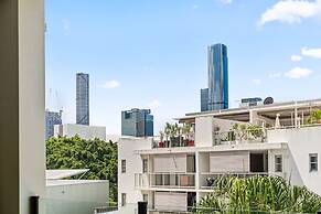 Central South Brisbane Stay With Pool Access