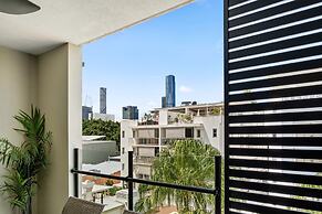 Central South Brisbane Stay With Pool Access