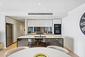 Glorious Ocean Views, 2-bed, Pool & Amenities