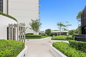 Glorious Ocean Views, 2-bed, Pool & Amenities