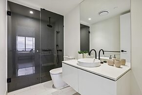 Glorious Ocean Views, 2-bed, Pool & Amenities