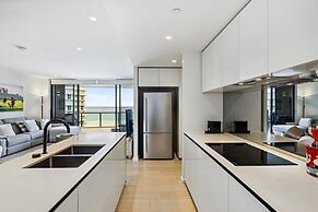 Glorious Ocean Views, 2-bed, Pool & Amenities