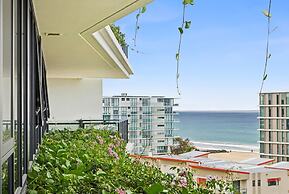 Glorious Ocean Views, 2-bed, Pool & Amenities