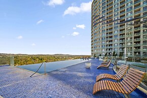 Bright 2-bed Apartment With Scenic Balcony