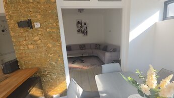 Justin Superb Luxury Stay