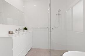 Quiet 2-bed Retreat With Private Courtyard