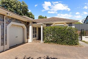 Quiet 2-bed Retreat With Private Courtyard