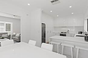 Quiet 2-bed Retreat With Private Courtyard