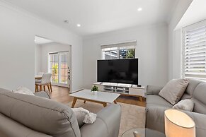 Quiet 2-bed Retreat With Private Courtyard