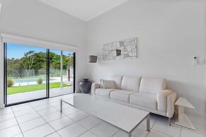 Beachfront 3-bed With Private Pool & Fireplace