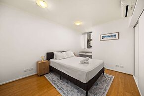 South Brisbane 2BR Apt With Gym & Sauna Access