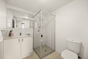 South Brisbane 2BR Apt With Gym & Sauna Access