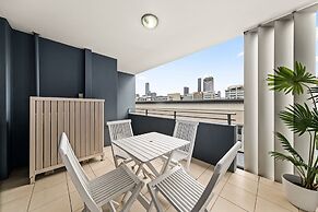 South Brisbane 2BR Apt With Gym & Sauna Access