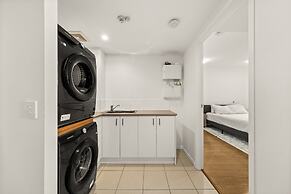 South Brisbane 2BR Apt With Gym & Sauna Access