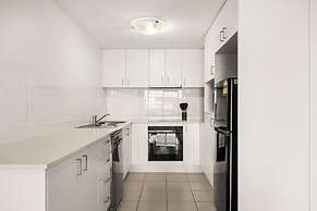 South Brisbane 2BR Apt With Gym & Sauna Access