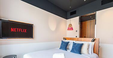 LUX  The Modern Retro Suite