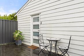 Bright 1-bed Apartment With Garden Views