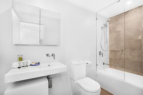 2-bed Beach Apartment With Pool, Parking & Balcony