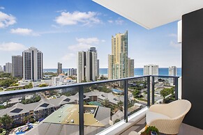 2-bed Beach Apartment With Pool, Parking & Balcony