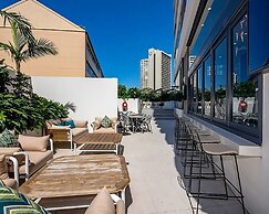 2-bed Beach Apartment With Pool, Parking & Balcony