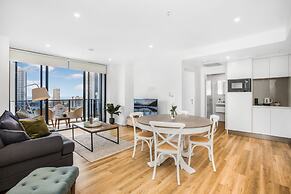2-bed Beach Apartment With Pool, Parking & Balcony