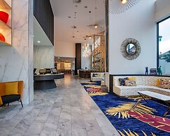 2-bed Beach Apartment With Pool, Parking & Balcony