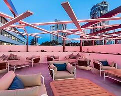 2-bed Beach Apartment With Pool, Parking & Balcony