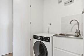 Chic Ground-floor Studio Near Local Cafes