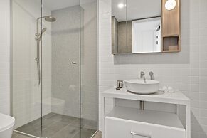 Chic Ground-floor Studio Near Local Cafes