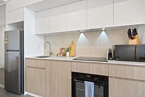Chic Ground-floor Studio Near Local Cafes