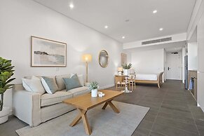 Chic Ground-floor Studio Near Local Cafes