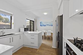 Beachside 3-bed Retreat With BBQ & Garage