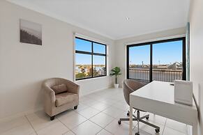 Split-level 2BR With City-view and Separate Study