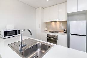 Exquisite Apartment With BBQ and Pool, Near Shops