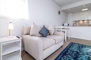 Exquisite Apartment With BBQ and Pool, Near Shops