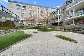 Glorious Central Canberra 1-bed With Pool & Sauna