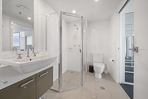 Glorious Central Canberra 1-bed With Pool & Sauna