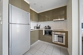 Glorious Central Canberra 1-bed With Pool & Sauna