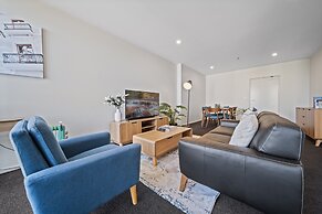 Glorious Central Canberra 1-bed With Pool & Sauna