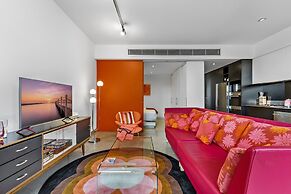Vibrant 2-bed Apartment Near St Kilda Beach