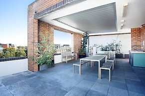 Stylish Studio With Balcony Near Darling Square