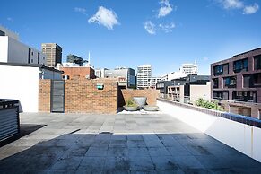 Stylish Studio With Balcony Near Darling Square