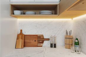 Chic 1-bed With a Sleek Balcony Near Shops