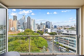 Bright 1-bed With Great Views & Amenities