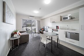 Lakeside 1-bed With A/c, Parking & Balcony