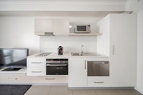 Lakeside 1-bed With A/c, Parking & Balcony