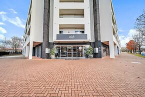 Lakeside 1-bed With A/c, Parking & Balcony
