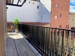 w Stylish 2BR w Sunny Terrace in Chueca
