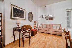 Modern 1 BR Near Gae Aulenti
