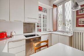 Modern 1 BR Near Gae Aulenti